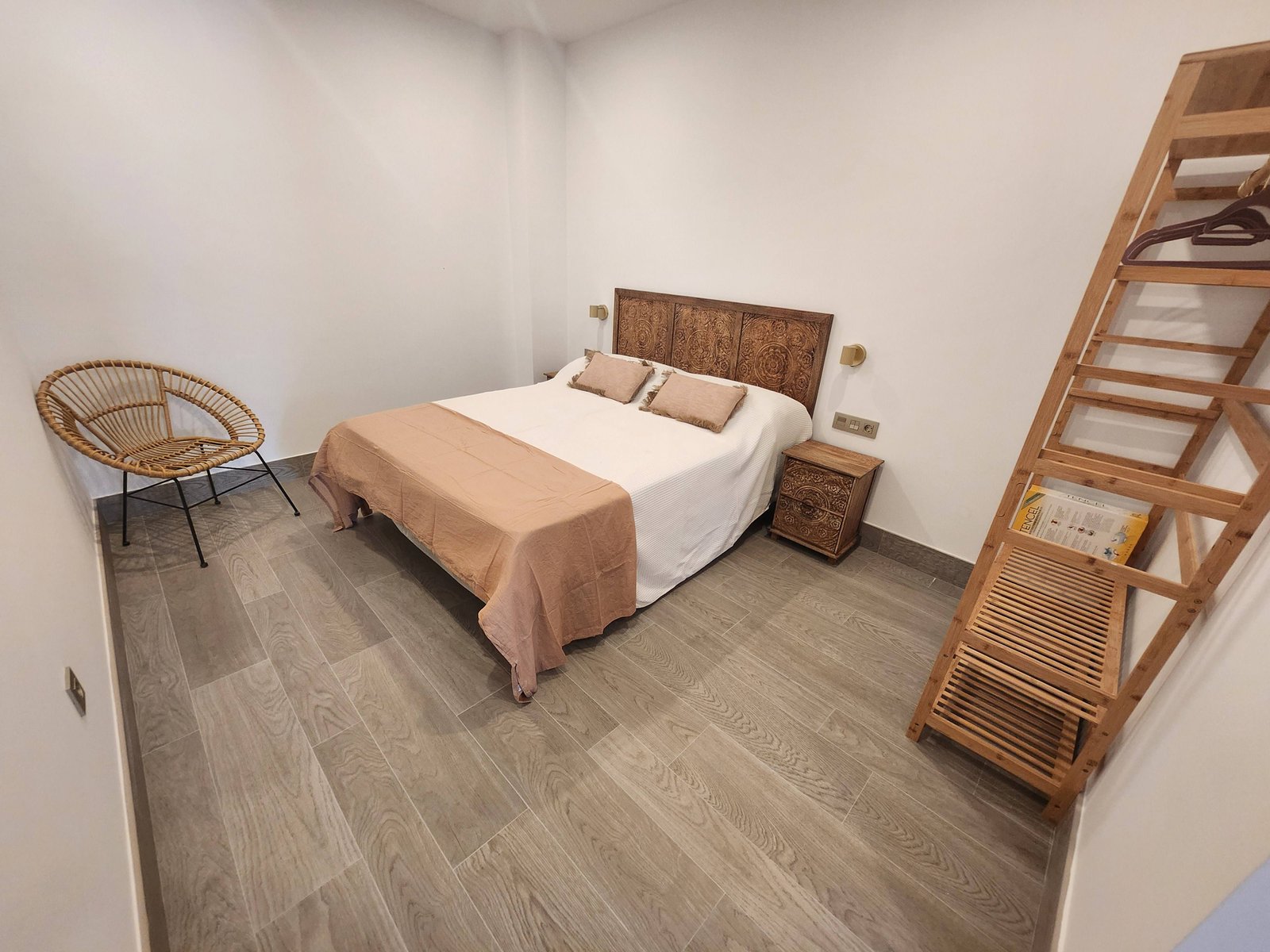 Apt 2