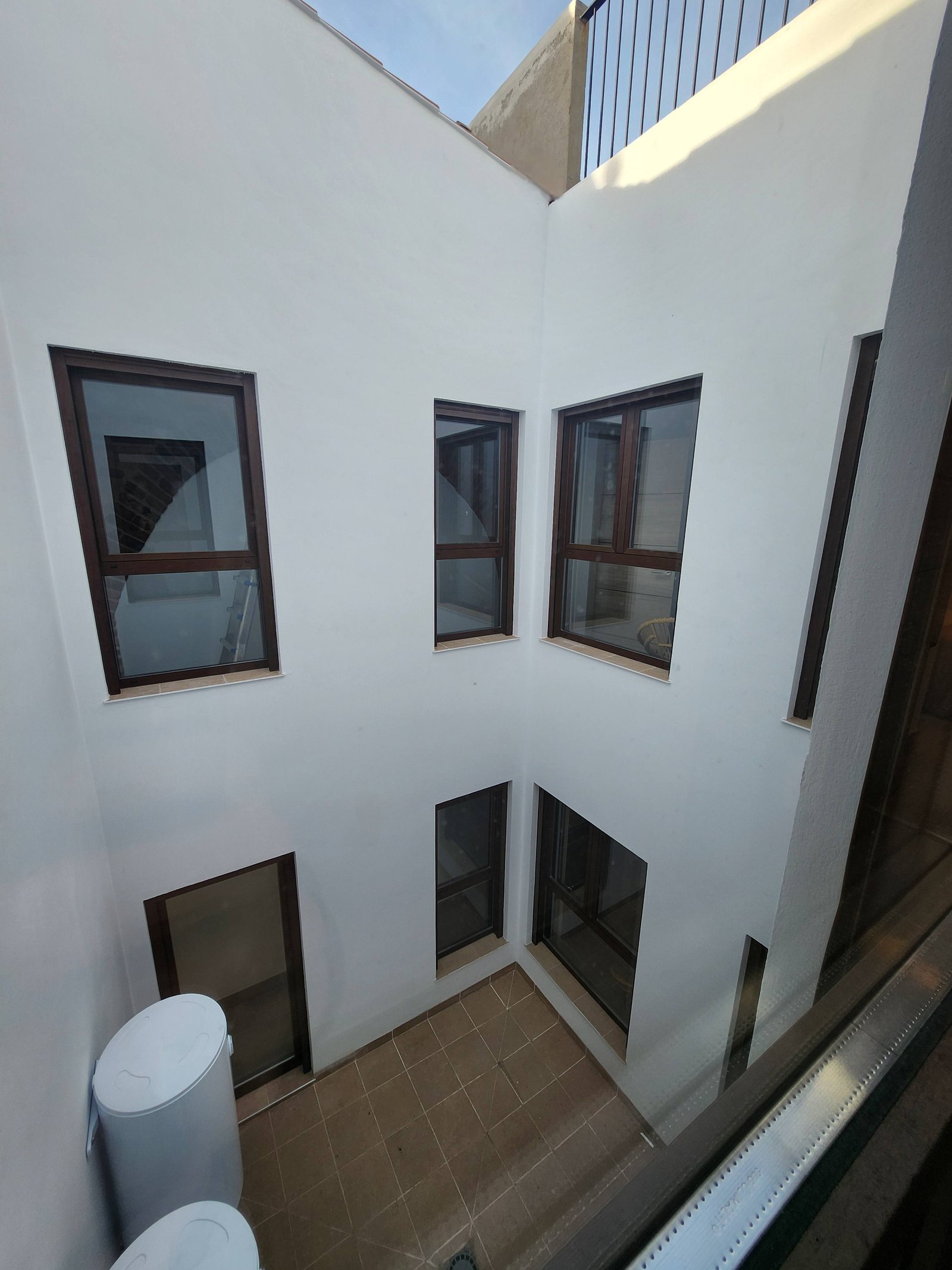 Apt 4